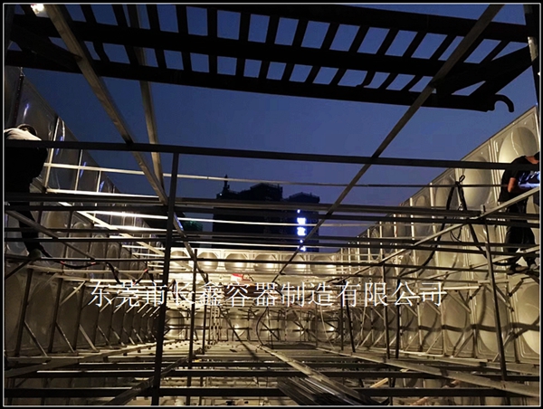 方形不锈钢消防水箱内部拉近构造